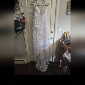 Elegant White Lace Gown Wedding Gown